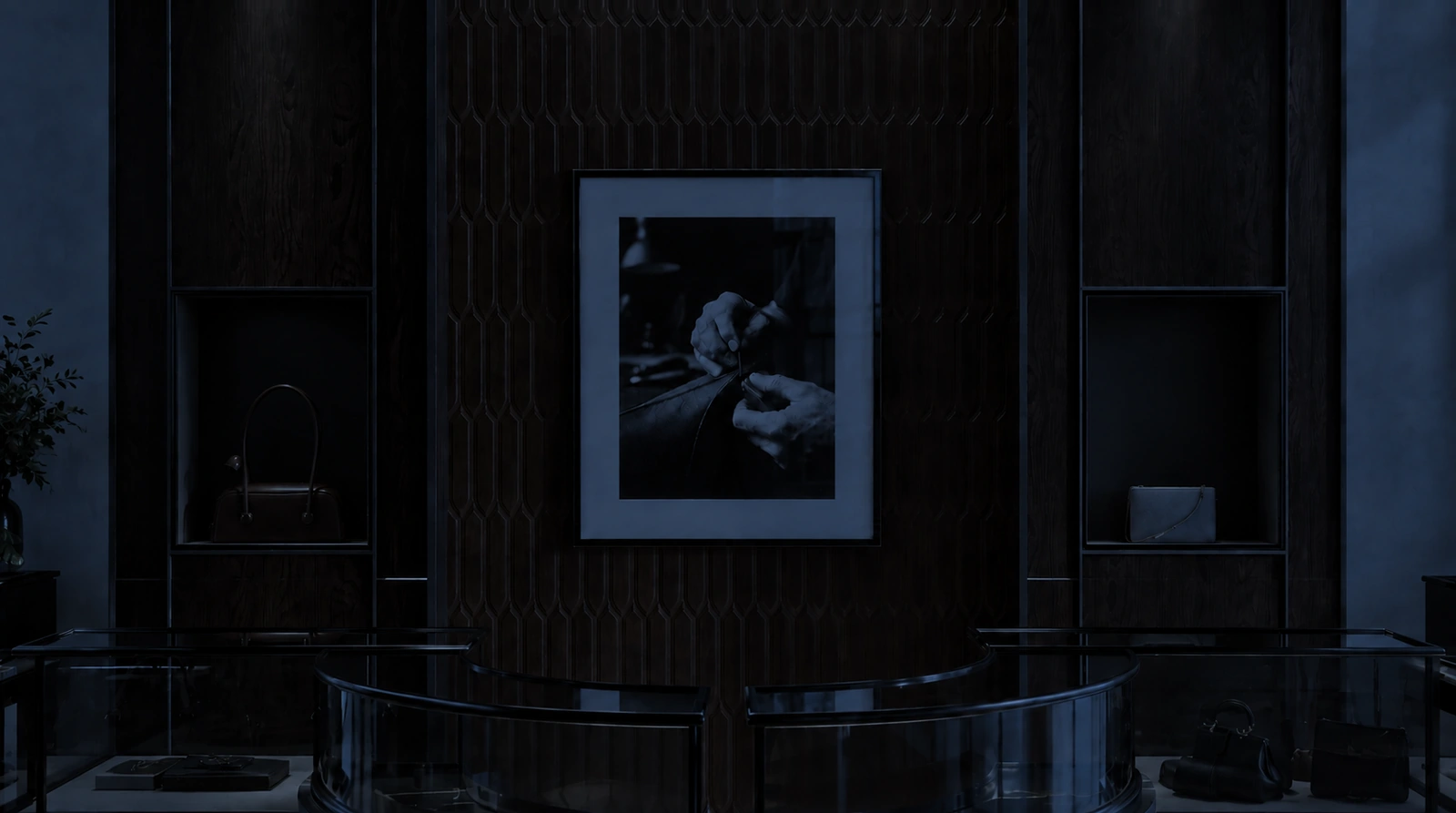 The same boutique at night: the frame keeps its image and gives off no light.